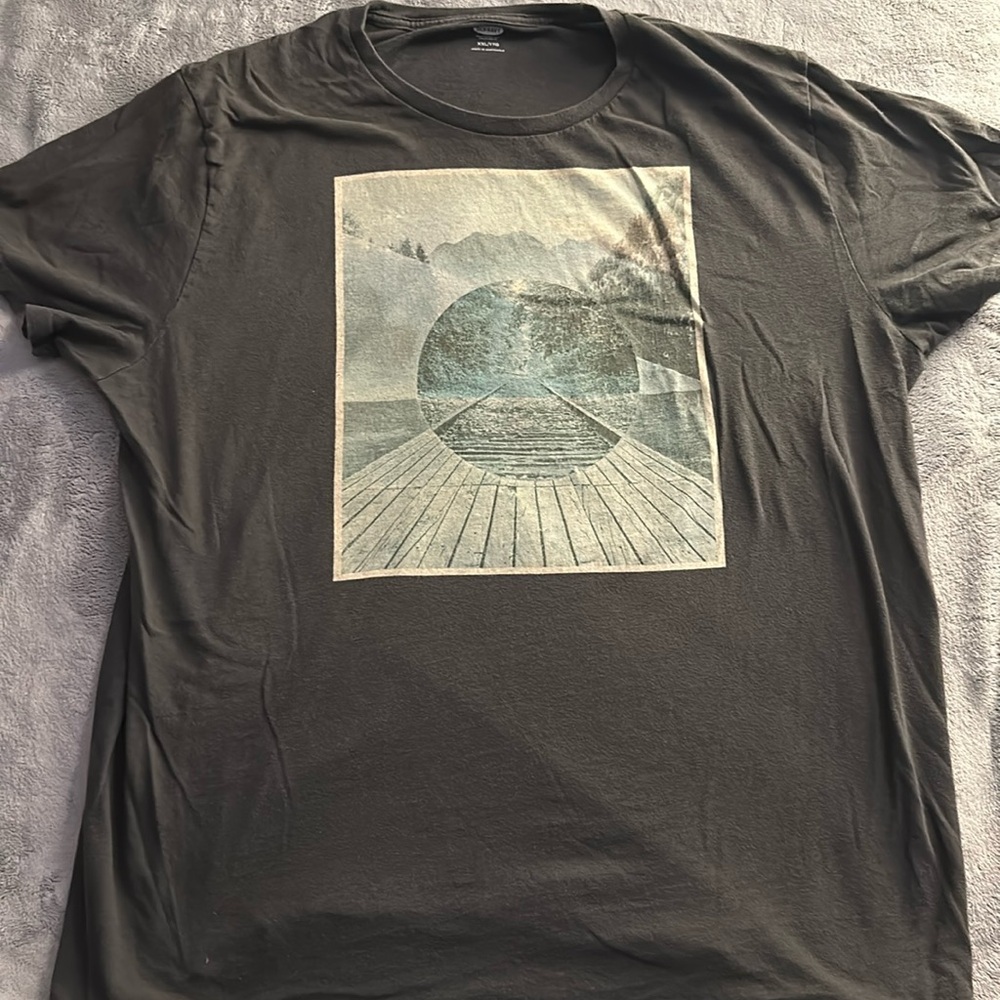 Old Navy grey crew neck graphic tee